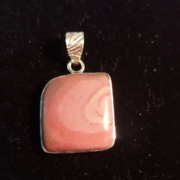 Elegant Pink Pendant Necklace - Picture 1 of 6